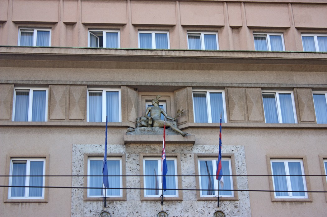 Trg bana Jelačića 16, Gajeva 1. Hotel Milinov, detalj pročelja